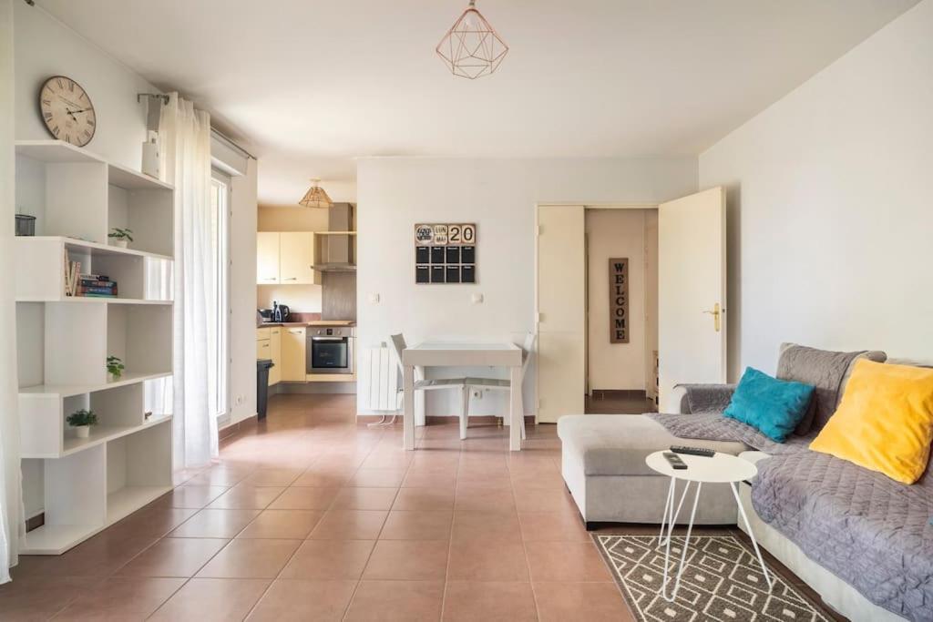 Appartement Avec Jardin Et Terrasse Pres De Paris Mantes-la-Jolie Zewnętrze zdjęcie